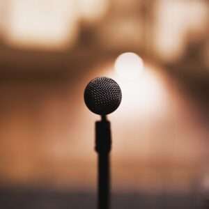 Lej mikrofon tildin fest som kan kobles til Soundboks. Kan benyttes til fx taler eller fællessang