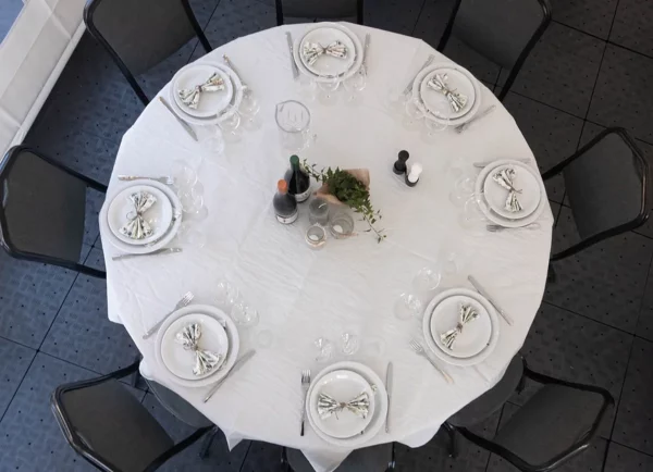 Lej flotte runde borde til 6 - 8 personer til møder, events eller andre arrangementer Næstved, Skælskør og Sydsjælland