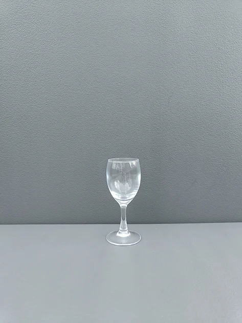 Udlejning af dessertvinglas. Glasset er et lille vinglas til bl.a. portvin, søde dessertvine eller sherry. Du kan også bruge det til servering af lidt godt til kaffen