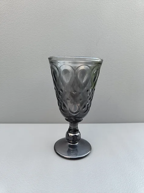 Udlejning af La Rochère Lyonnais eksklusivt vinglas. Et smukt krystalglas i autentisk fransk stil. Giver et unikt og magisk udtryk ved din borddækning og er især velegnet til bryllupper.