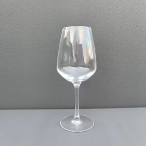 Udlejning af hvidvinsglas til forret, velkomst drink eller i barmiljøet. Giver et elegant udtryk til din borddækning. Du kan bruge glasset til forret, velkomstdrink eller i festens barmiljø.