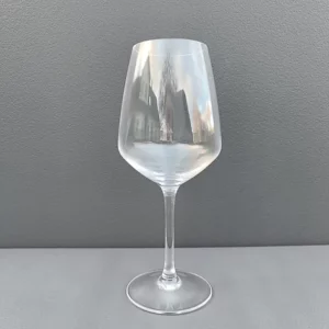 Udlejning af rødvinsglas til hovedret, til vin efter maden eller i barmiljøet. Glasset har et elegant udtryk. Vinglasset er perfekt til at ilte vinen i.