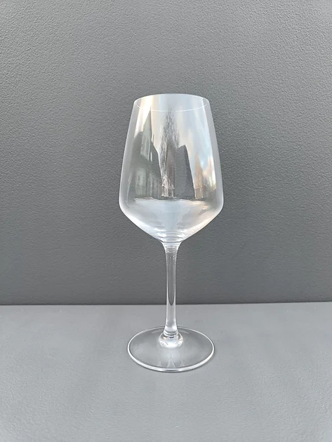 Udlejning af rødvinsglas til hovedret, til vin efter maden eller i barmiljøet. Glasset har et elegant udtryk. Vinglasset er perfekt til at ilte vinen i.