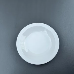 Udlejning af dyb tallerken i hvid porcelæn. Dyb tallerken i Amalie serien er et smukt og klassisk porcelæn til din borddækning.