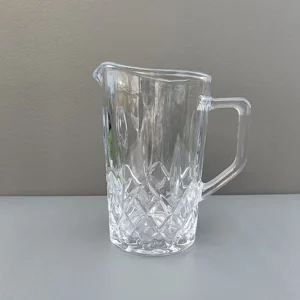 Udlejning af elegant glas vandkande til din fest eller event. Den elegante glas vandkanden på 1,2 l. er ideel til isvand, saft eller som drinkskande.